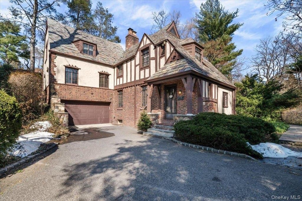 4 bedroom house for sale at 12 Hampton Rd Port Washington 11050 - $1,999,000
