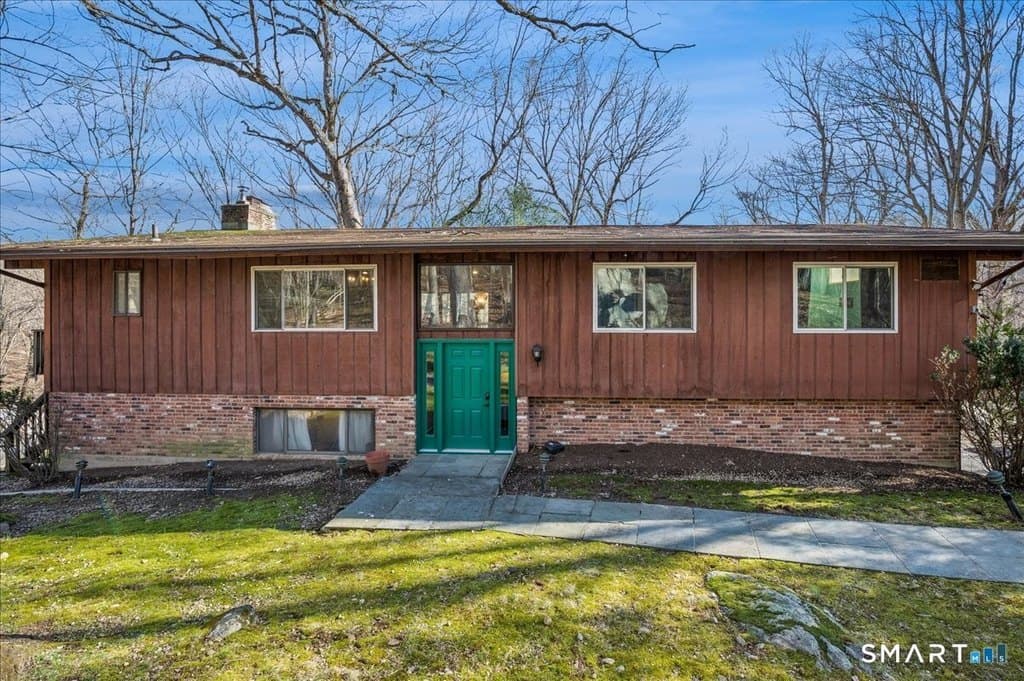 5 bedroom house for sale at 251 Saddle Hill Rd Stamford - $891,000
