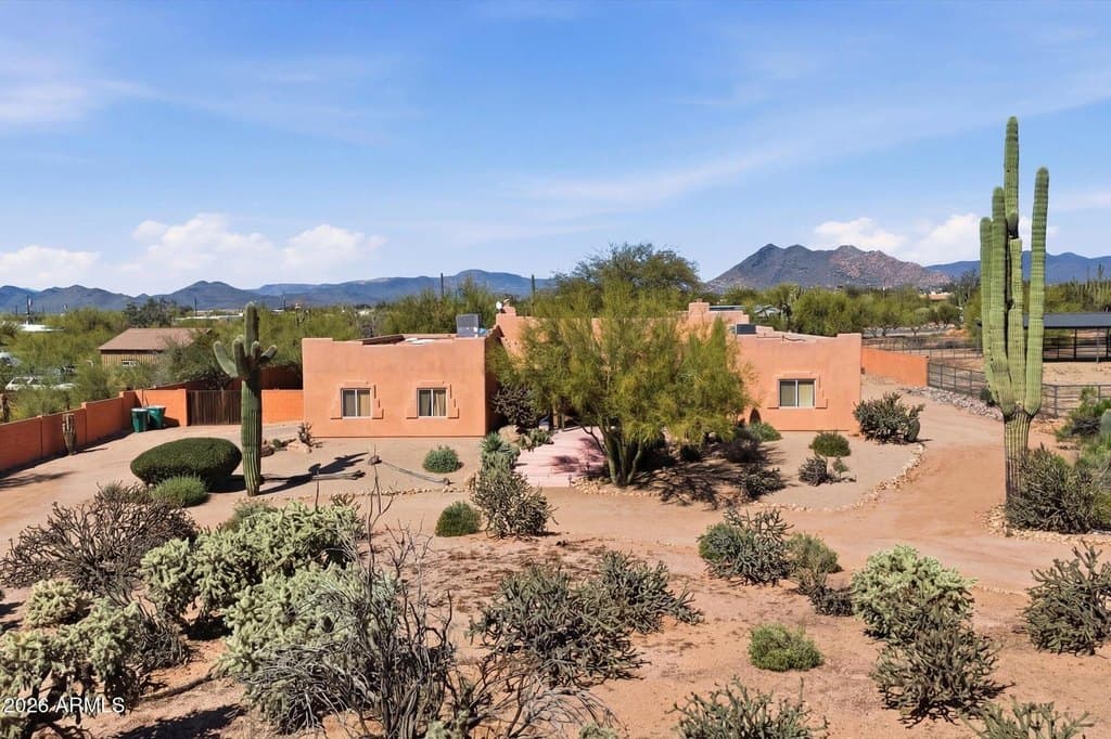 6 bedroom house for sale at 5938 E Windstone Trl Cave Creek - $1,325,000