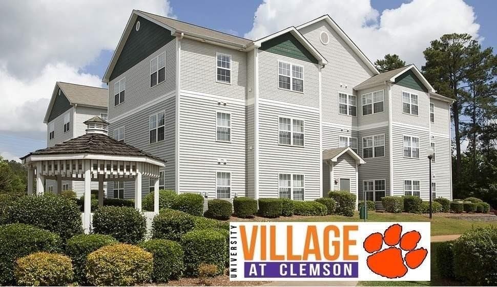 4 bedroom townhouse for sale at 114 University Village Dr Apt B Central - $217,500