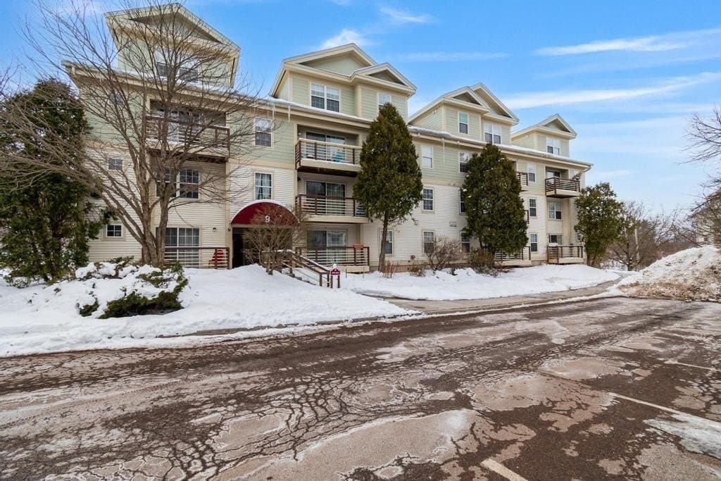 2 bedroom condo for sale at 382 Hildred Dr Burlington - $323,500