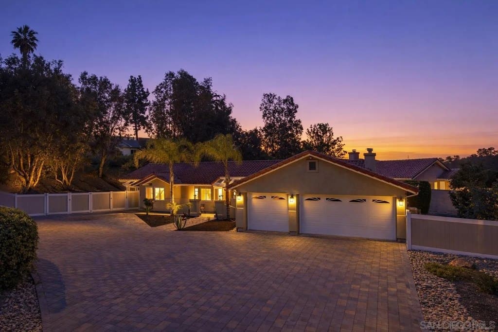 4 bedroom house for sale at 1157 Whispering Highlands Dr Escondido - $995,000