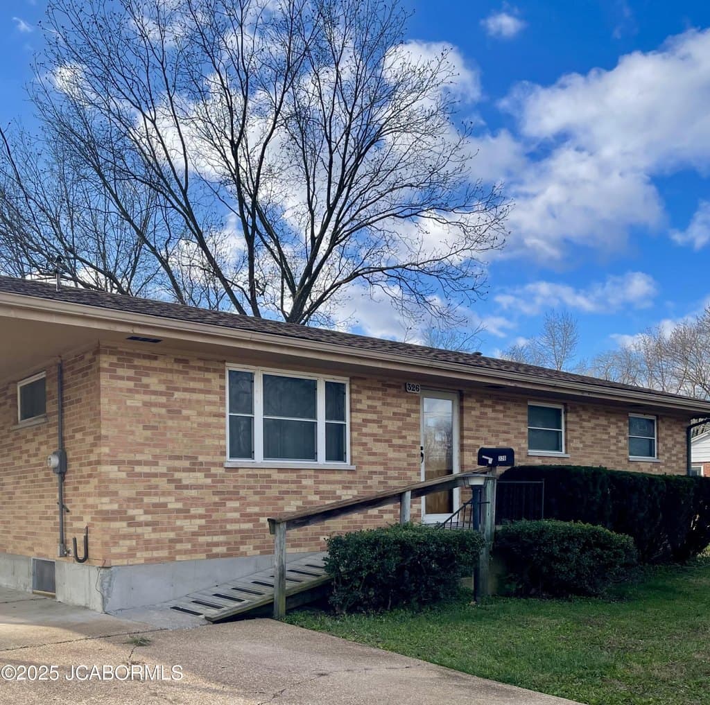 3 bedroom house for sale at 326 E Missouri Ave Chamois - $104,500