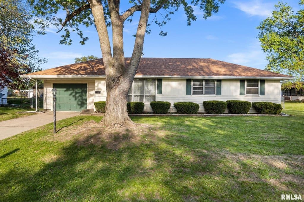 3 bedroom house for sale at 3510 N Elmcroft Ter Peoria 61604 - $134,999