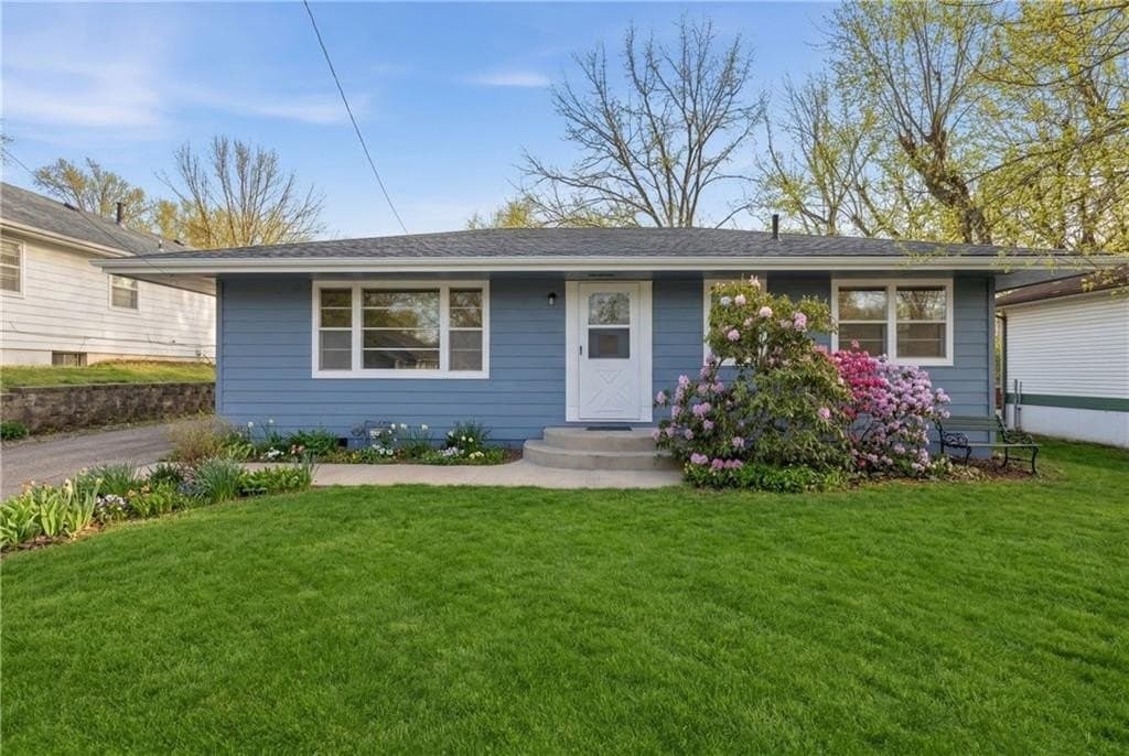 3 bedroom house for sale at 914 Locust St Pleasant Hill 64080 - $199,000