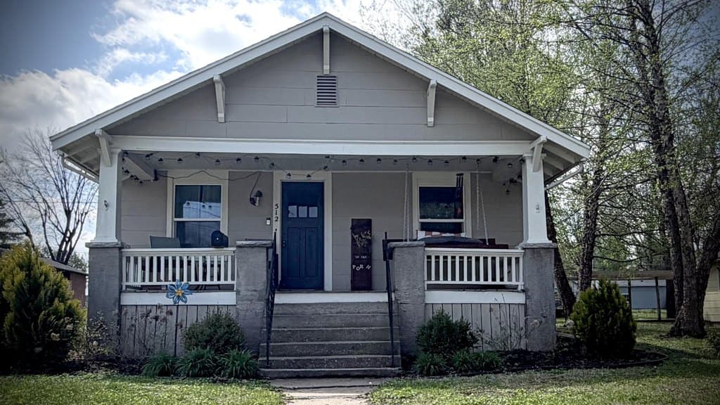 2 bedroom house for sale at 512 Yerby St Marshall 65340 - $170,000