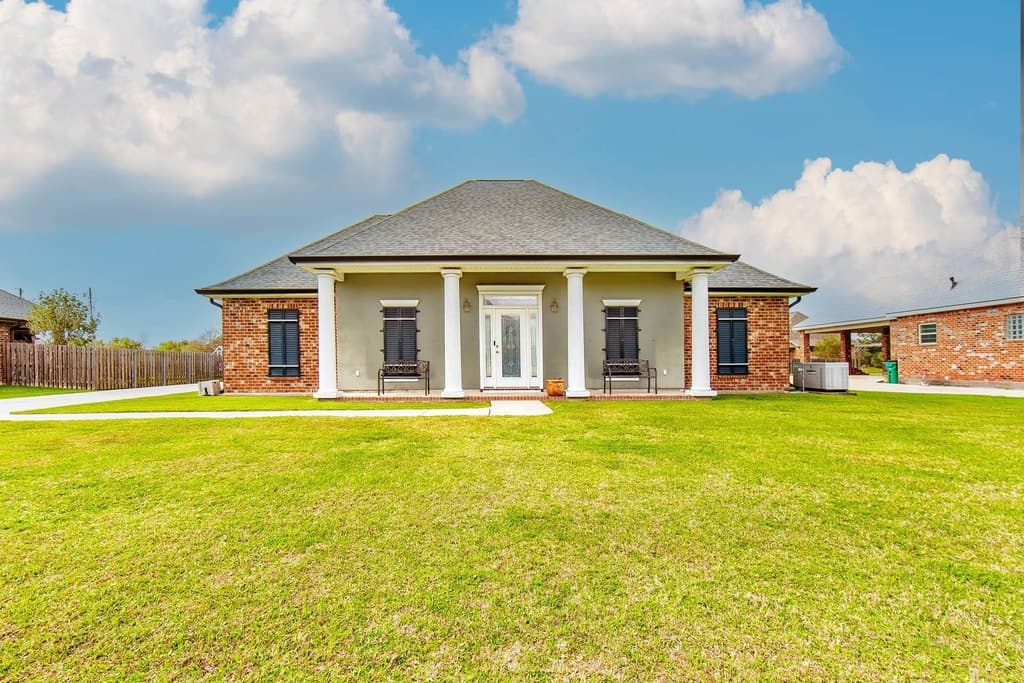 4 bedroom house for sale at 308 Meadow View Ct Chackbay - $499,000