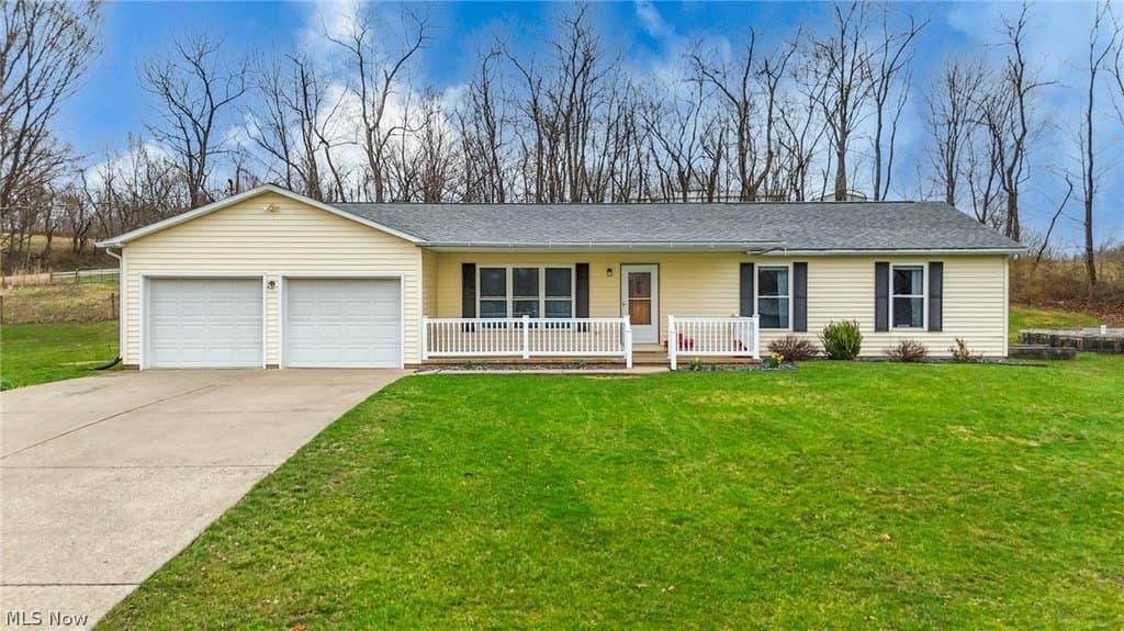3 bedroom house for sale at 682 Elk Run Rd Beverly - $365,000