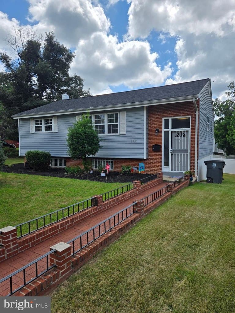 4 bedroom house for sale at 5323 Buchanan St Bladensburg - $450,000