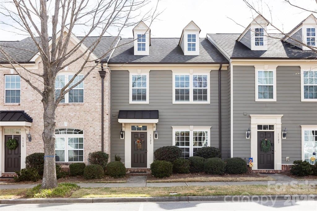 3 bedroom townhouse for sale at 1123 Inn Keepers Way Cornelius 28031 - $470,000