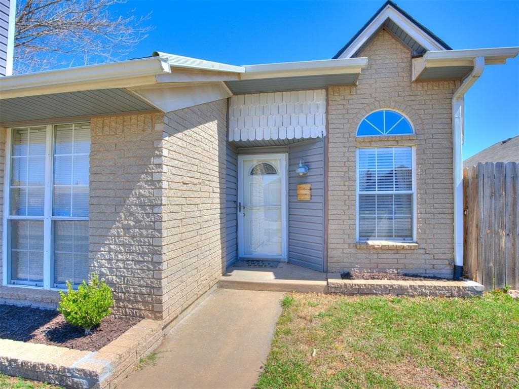 3 bedroom house for sale at 2110 Lonnie Ln Moore 73170 - $210,000