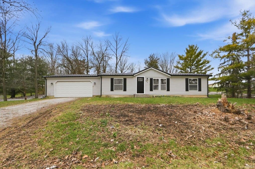 3 bedroom mobile home for sale at 401 S 5th St Albion - $200,000