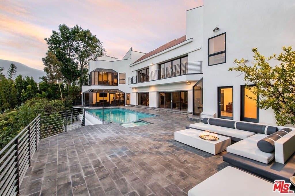 4 bedroom house for sale at 11955 Pinnacle Pl Beverly Hills - $7,895,000