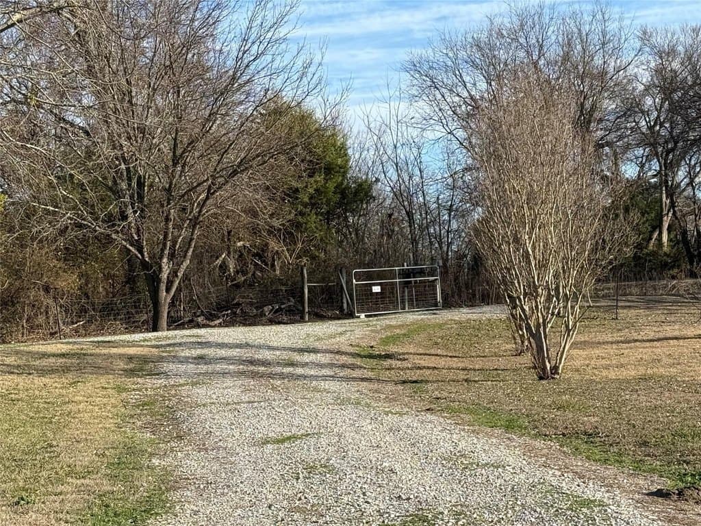 4 bedroom farm for sale at 7187 County Road 1037 Blue Ridge - $888,000
