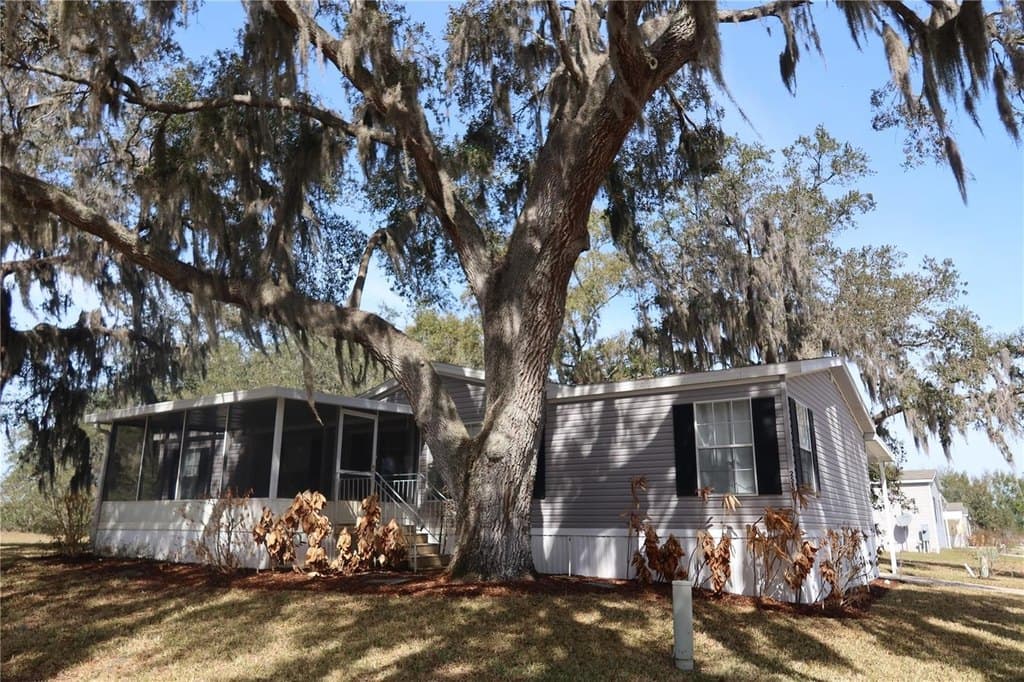 3 bedroom mobile home for sale at 25157 Buttonwood Dr Astatula - $225,000