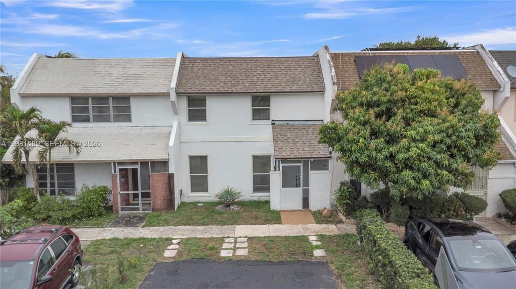 4 bedroom townhouse for sale at 1355 Seaview North Lauderdale - $329,999