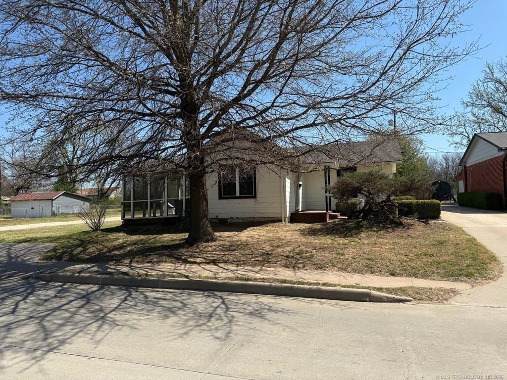 1 bedroom house for sale at 1003 S Hickory St Sapulpa 74066 - $115,000