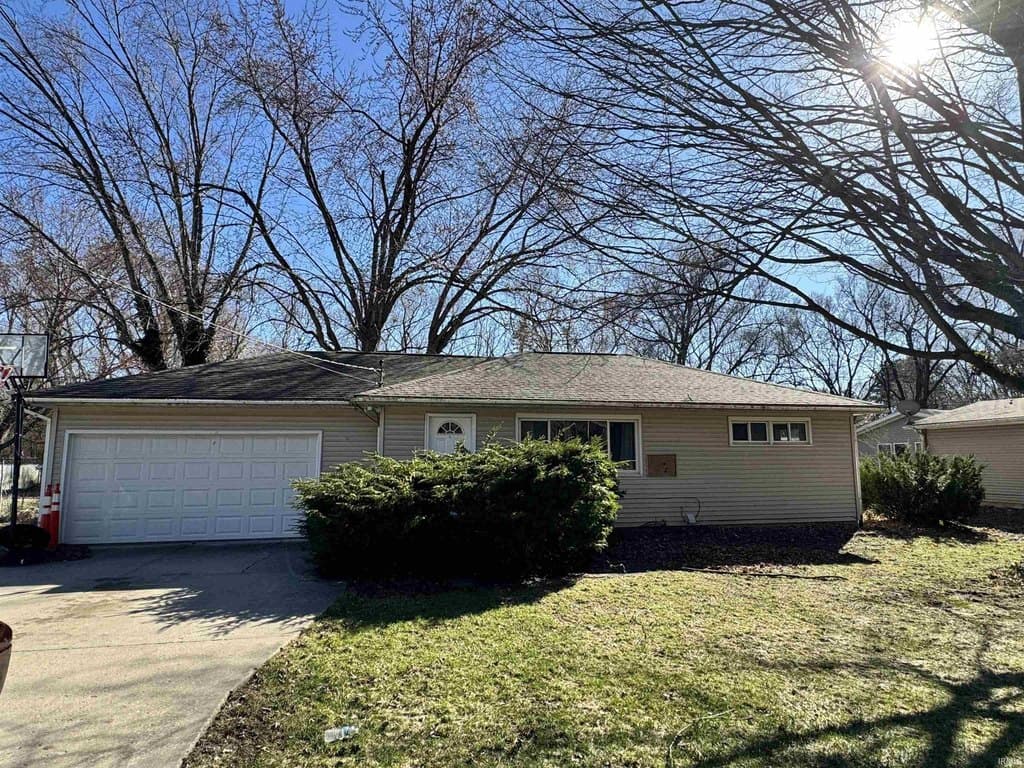 3 bedroom house for sale at 26060 County Road 4 Simonton Lake 46514 - $209,900