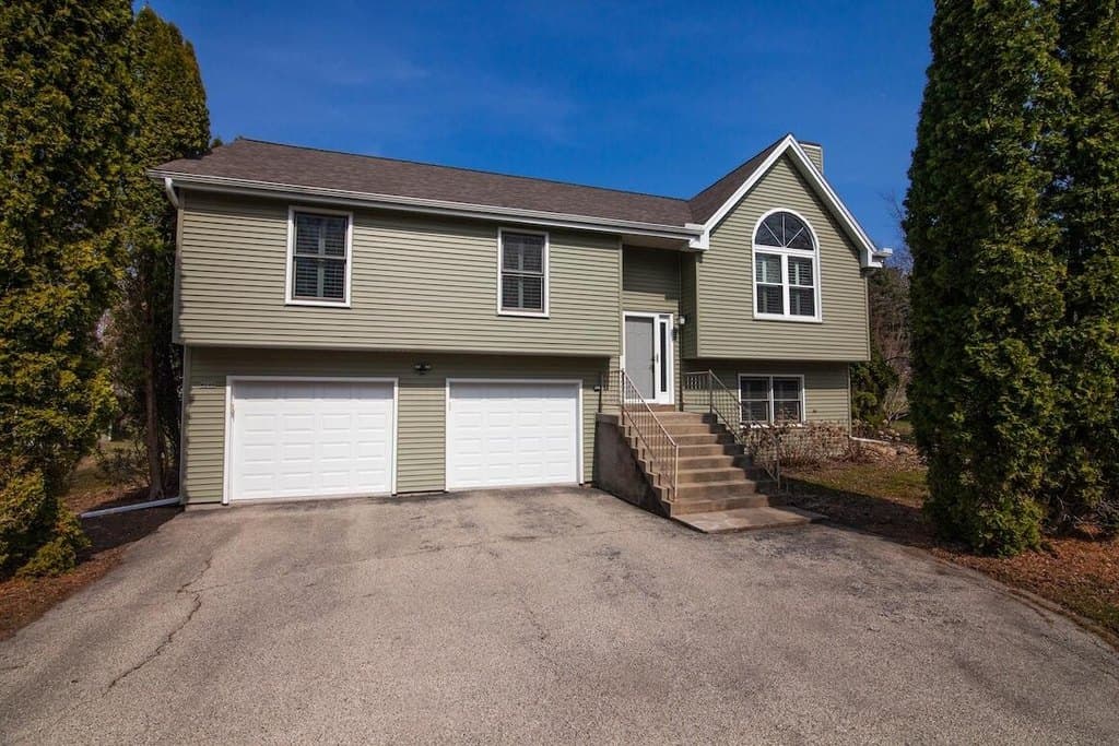3 bedroom house for sale at W260 Vista Dr Oconomowoc 53066 - $469,900