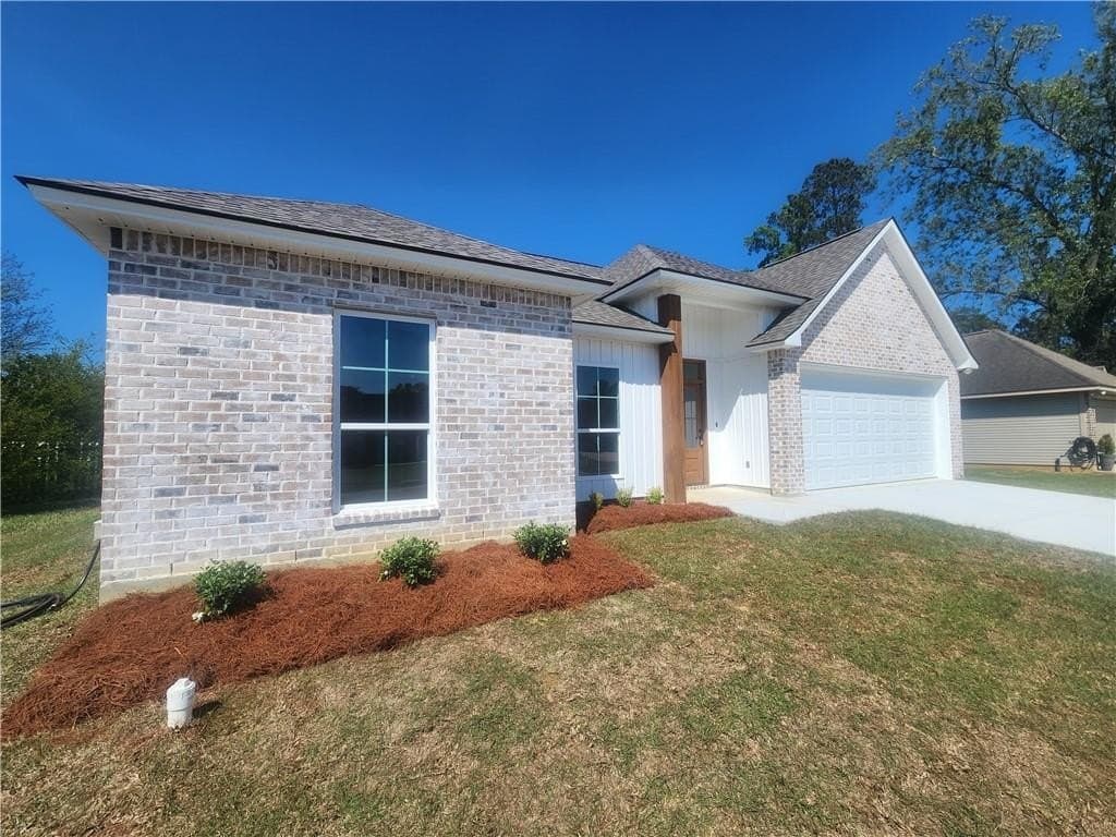 3 bedroom house for sale at 29801 Atlanta Dr Albany - $296,100