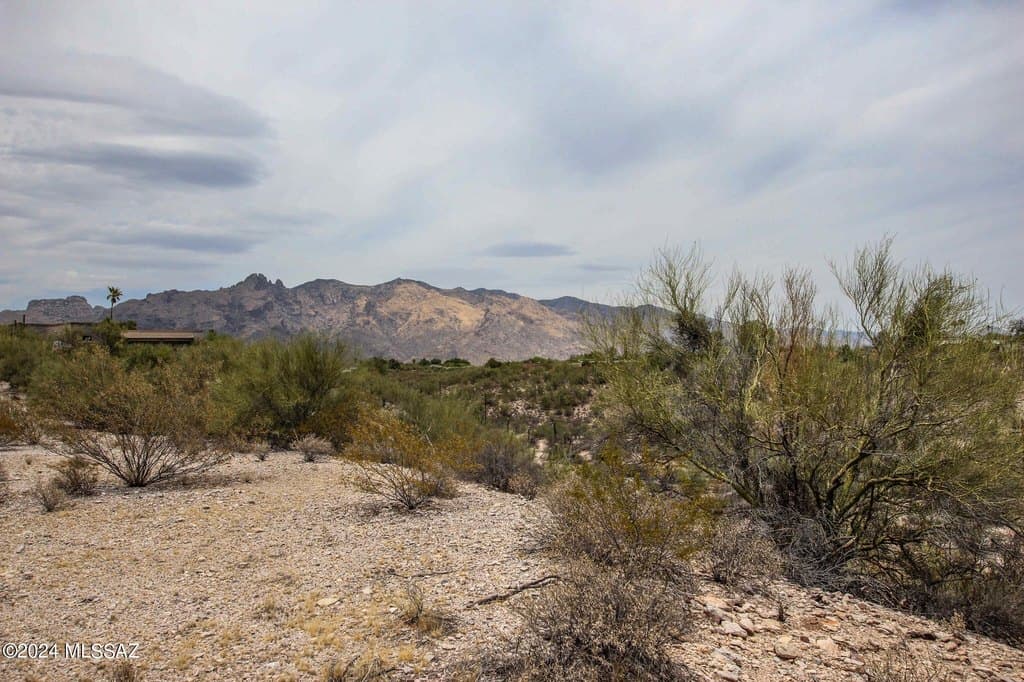 land for sale at 4825 N Calle Llanura Catalina Foothills - $199,000