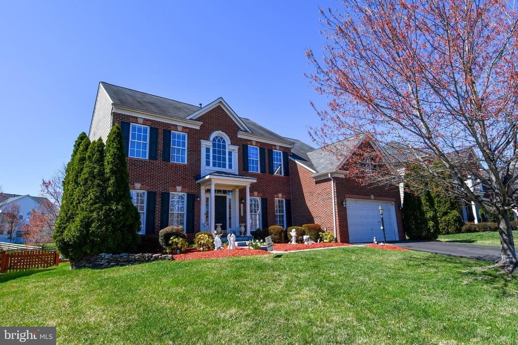 5 bedroom house for sale at 25636 Summerall Dr Aldie - $1,200,000
