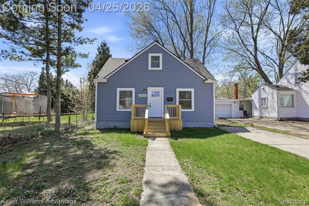 3 bedroom house for sale at 33451 Brown St Garden City 48135 - $199,000