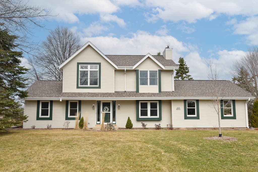 3 bedroom house for sale at N105W16136 Brook Hollow Dr Germantown 53022 - $459,900