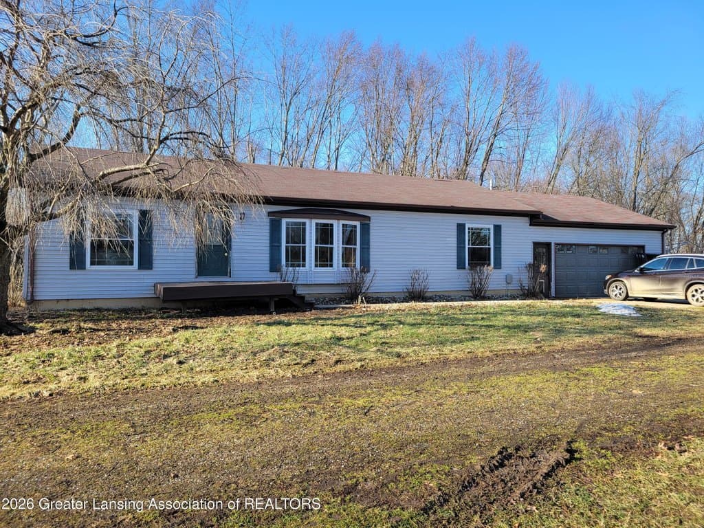 3 bedroom house for sale at 23667 17 Mile Rd Bellevue - $395,000