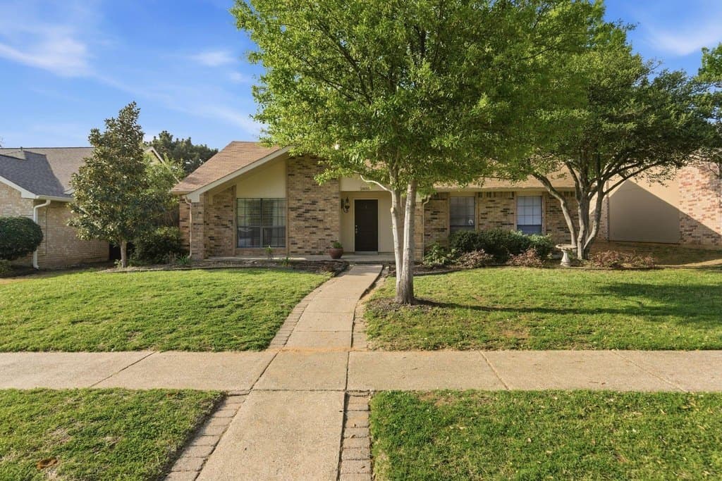 3 bedroom house for sale at 2805 Stratford Ln Flower Mound 75028 - $345,000