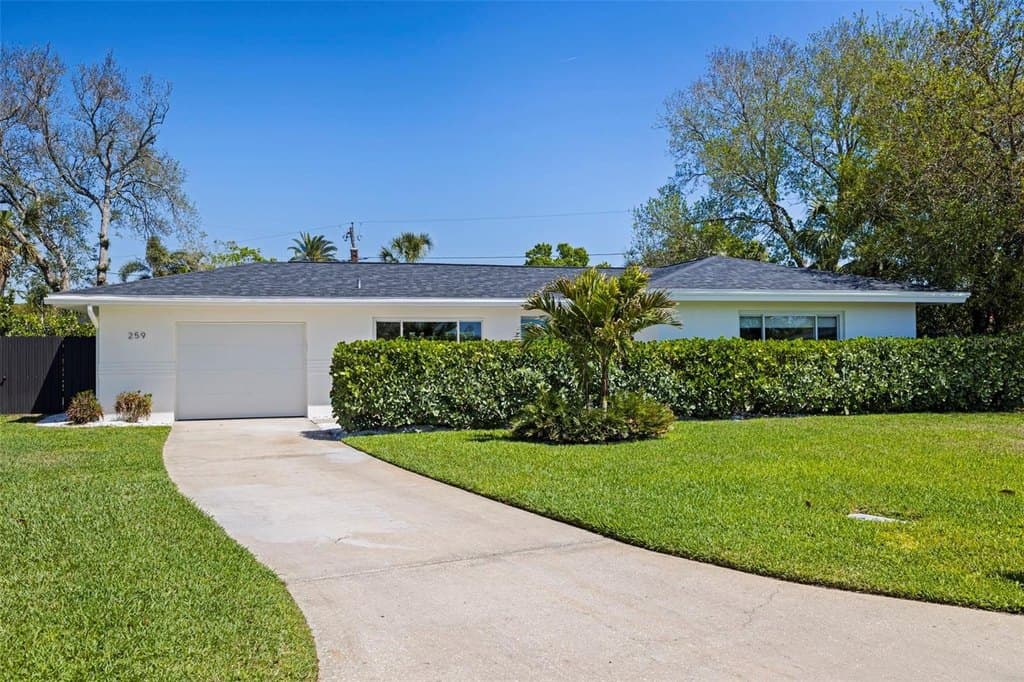 2 bedroom house for sale at 259 Mineola Dr E Belleair Bluffs - $519,000