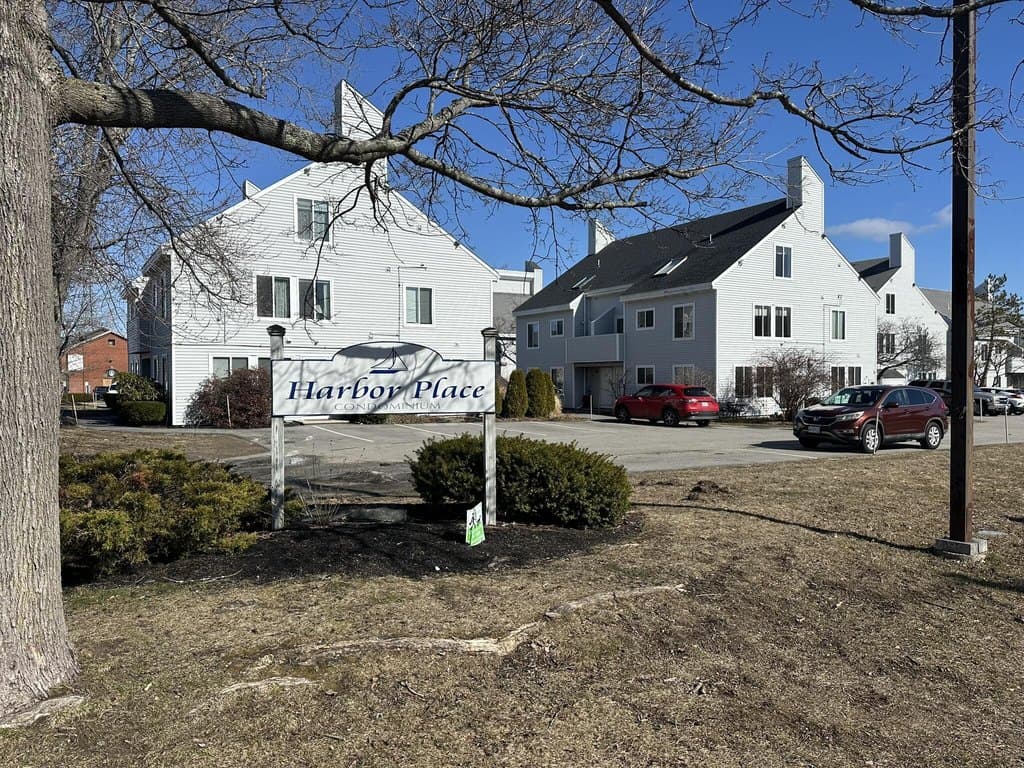 2 bedroom townhouse for sale at 18 Ocean St Apt 53 South Portland 04106 - $410,000