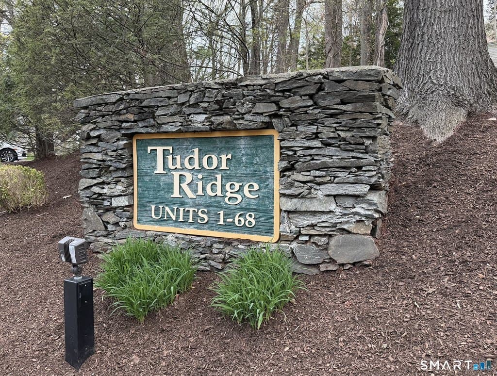 1 bedroom condo for sale at 125 Warner Hill Rd Unit 20 Oronoque 06614 - $269,000