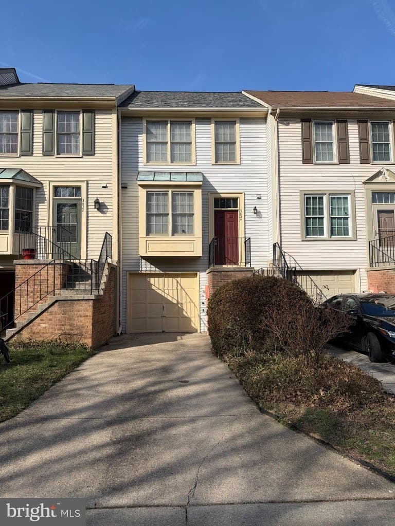 2 bedroom townhouse for sale at 3824 Swan House Ct Burtonsville - $439,900