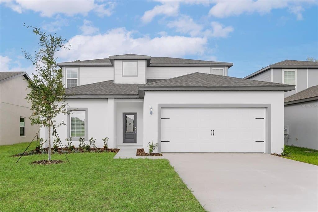 5 bedroom house for sale at 13430 Leaping Water Way Astatula - $393,900