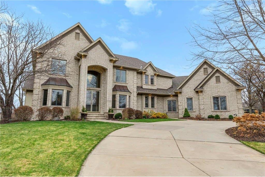 5 bedroom house for sale at 18434 Bearpath Trl Eden Prairie 55347 - $1,649,900