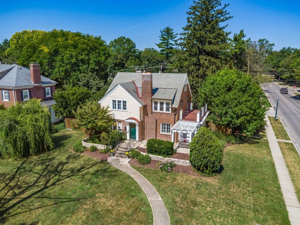 5 bedroom house for sale at 2424 Sherwood Rd Bexley - $859,000