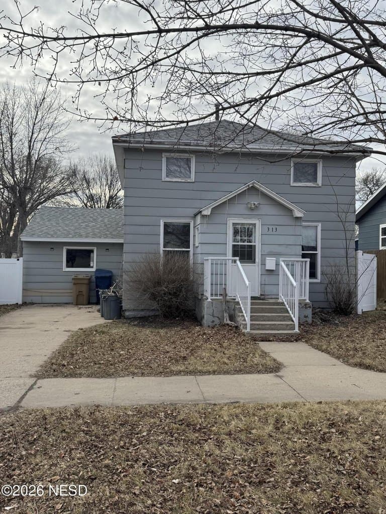 3 bedroom house for sale at 313 9th St SE Watertown 57201 - $149,999