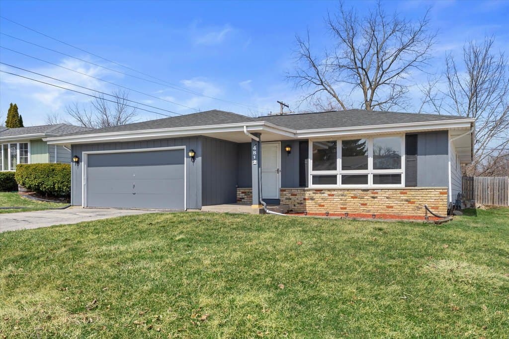 3 bedroom house for sale at 4812 Ridgeway Ave Racine 53406 - $315,000