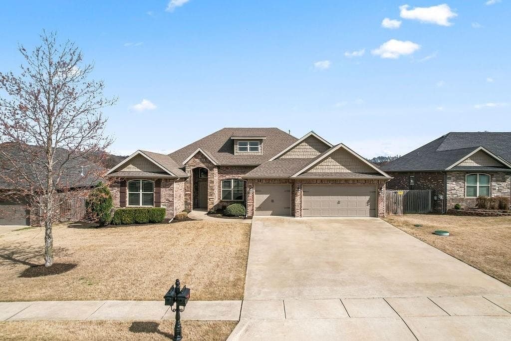4 bedroom house for sale at 209 Deere Run Dr Cave Springs - $539,000