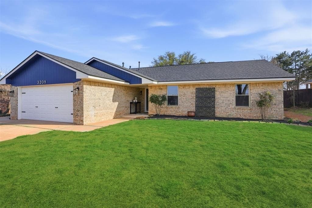 3 bedroom house for sale at 3208 Gettysburg Dr Altus - $217,000