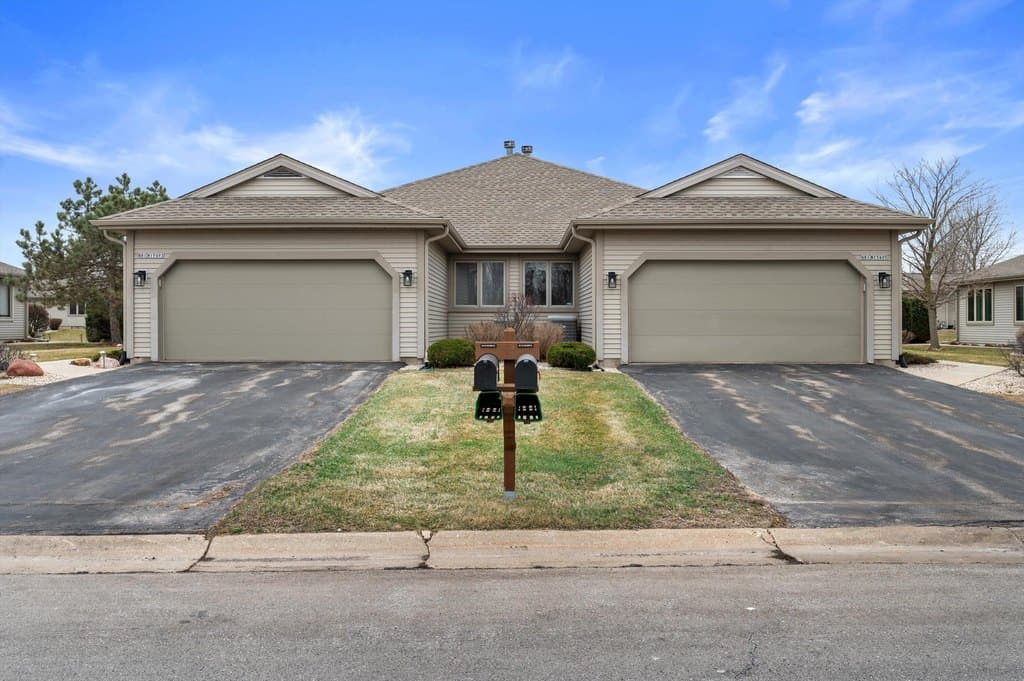 2 bedroom condo for sale at N81W17495 Shady Ln Menomonee Falls 53051 - $419,900