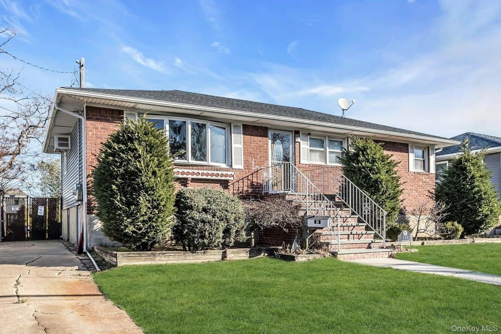 3 bedroom house for sale at 133 Baker Ct Barnum Island - $679,000