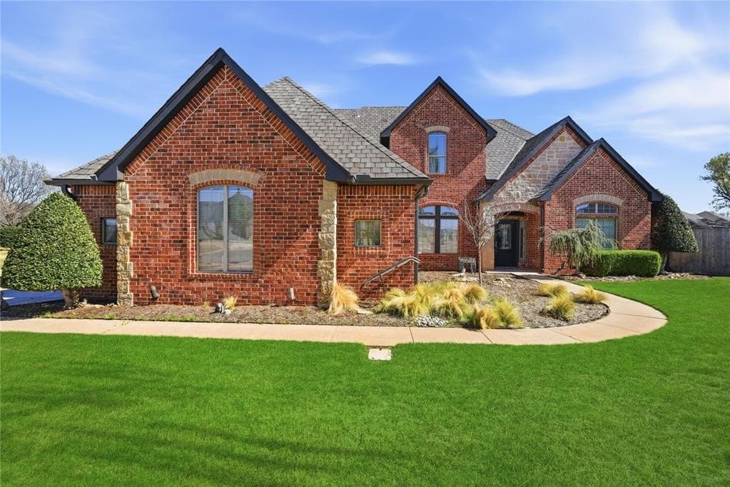 4 bedroom house for sale at 408 Mesa Verde Cir Altus - $680,000