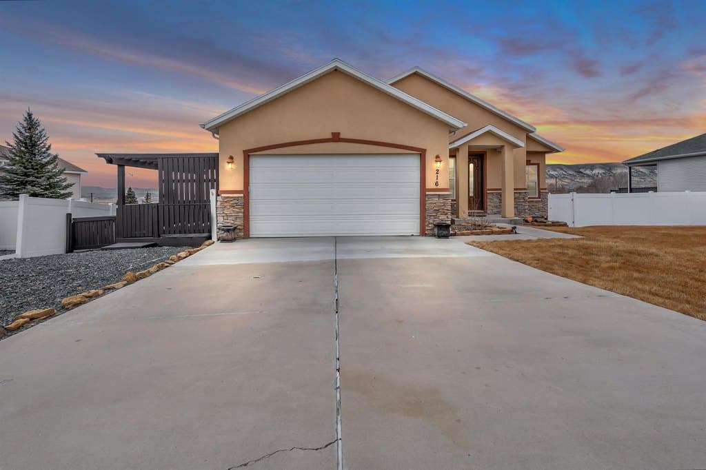 5 bedroom house for sale at 216 Chardonnay Ln Rock Springs 82901 - $495,000