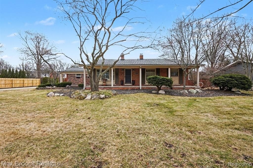 3 bedroom house for sale at 3436 Paddington Dr Troy 48084 - $584,000