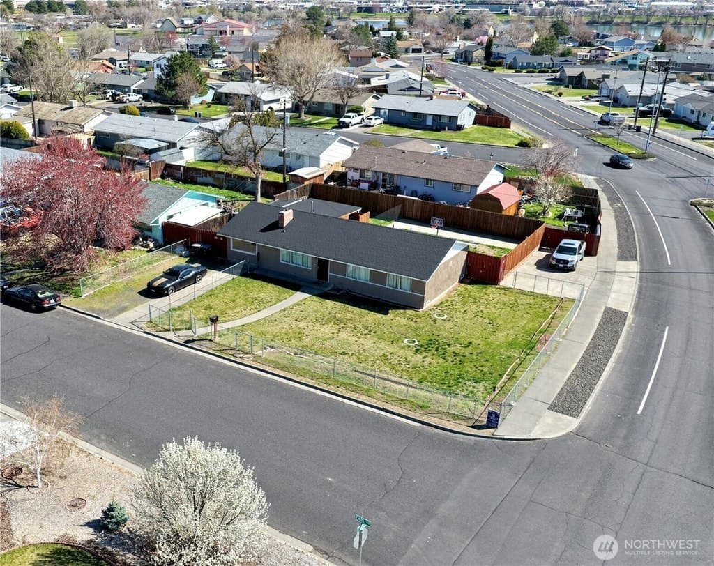 3 bedroom house for sale at 305 N Earl Rd Moses Lake 98837 - $329,000