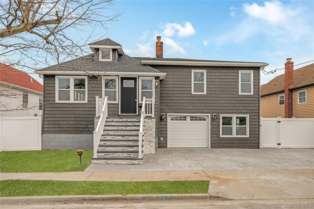 4 bedroom house for sale at 1043 Delaware Ave Barnum Island - $925,000