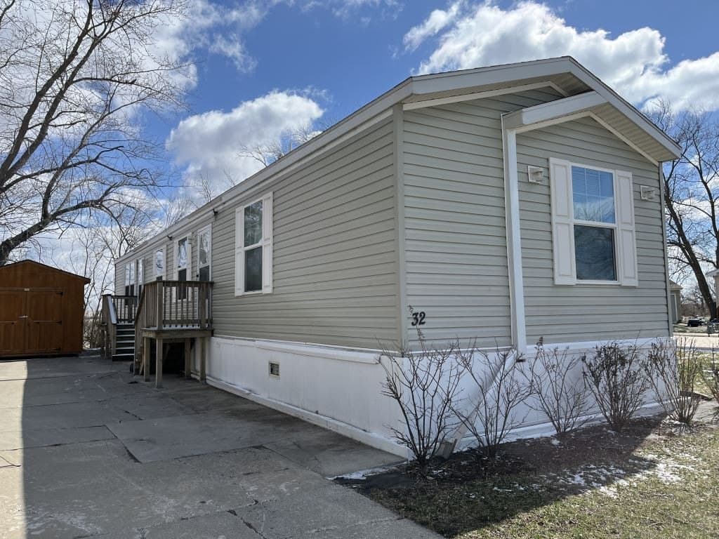 3 bedroom mobile home for sale at 32 Meadowlark Ln Unit 32MEAD Beecher - $59,900