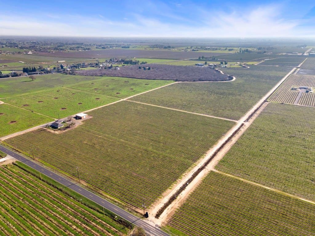 land for sale at 10400 E Harney Ln Lodi 95240 - $1,040,000